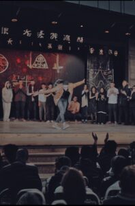 ڤووي علي المسرح